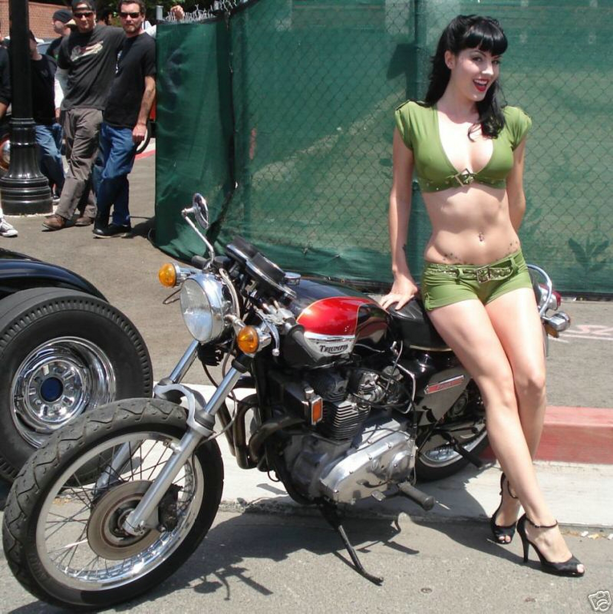 http://galz4boyz.files.wordpress.com/2009/12/biker-girls-10.jpg